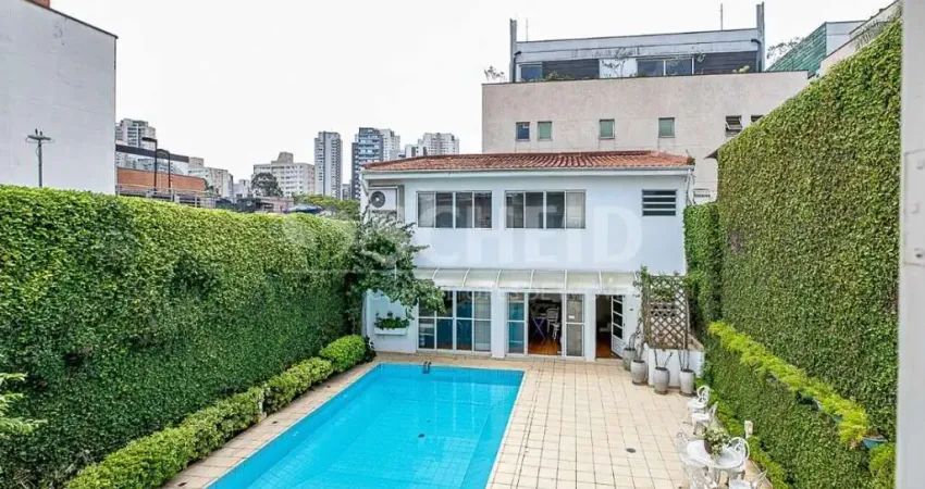 Casa á Venda no Brooklin com 471m², 4 quartos sendo 1 suíte, 4 vagas.