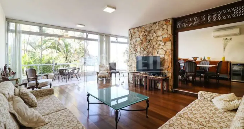 Sobrado residencial com 419m2 em 3 pavimentos com piscina no Brooklin