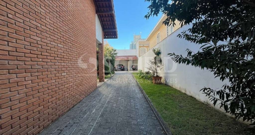 Casa  no Brooklin com 3 quartos 2 suítes e 7 vagas de garagem!!