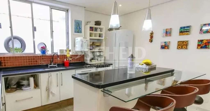 Casa Campo Belo 200m², 3 quartos, 1 suíte, sala, cozinha planejada, 2 vagas, 3 banheiros.