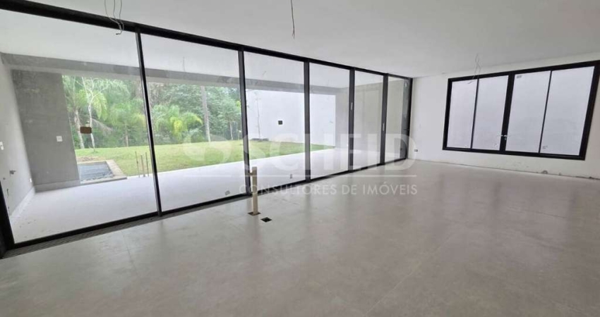 Casa em Condomínio á Venda na Chácara Santo Antônio com 838m², 5 vagas de garagem.