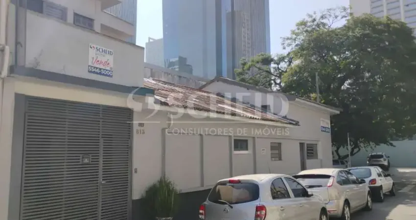 Casa residencial de esquina com 200m2 de área construída