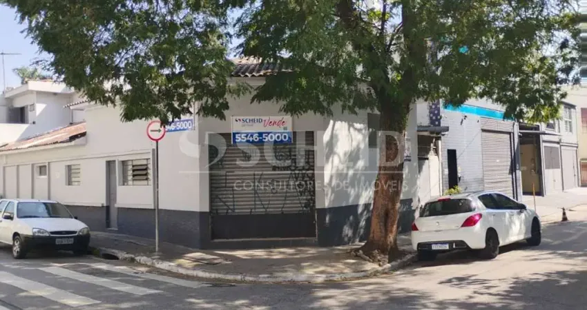 Casa residencial de esquina com 200m2 de área construída