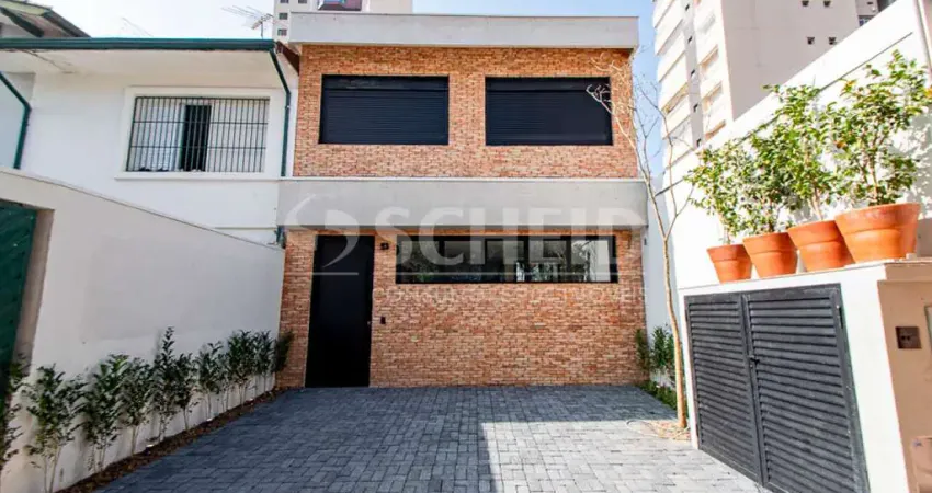 Casa de Vila na Vila Olímpia  3 Dormitórios, 2 Vagas, Quintal com Churrasqueira