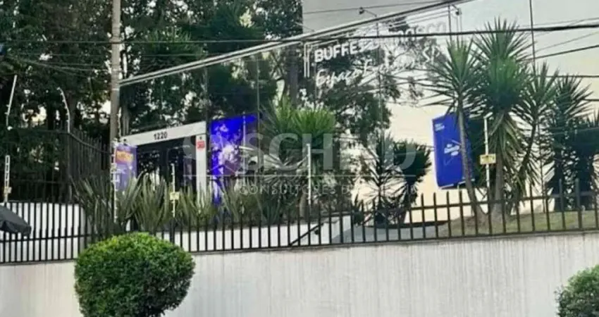 Alugo ponto comercial em moema, 220m² de área livre, era um buffet no local.