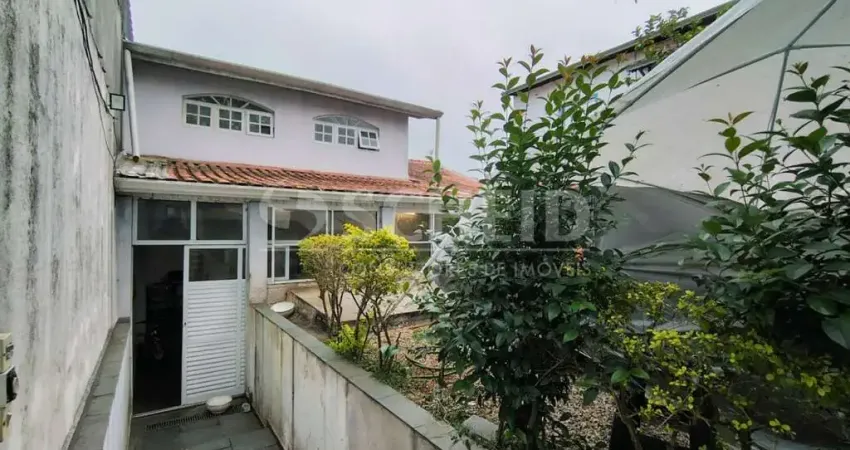 Casa à venda, comercial e residencial de 278m², 3 quartos, 2 baneiros, 4 vagas.