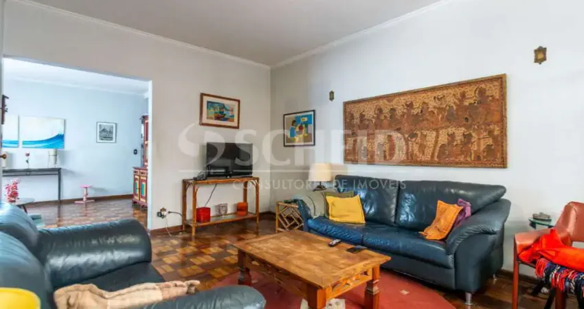 Casa com 3 dormitórios e edícula em área tranquila e bem localizada