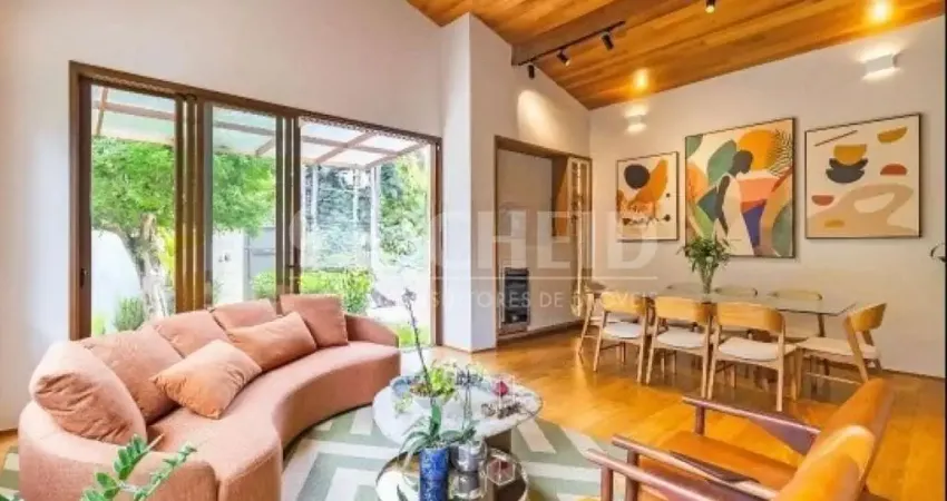 Casa térrea à venda em moema. 200ac, 462t. 3 quartos (1 suíte) 2 vagas,