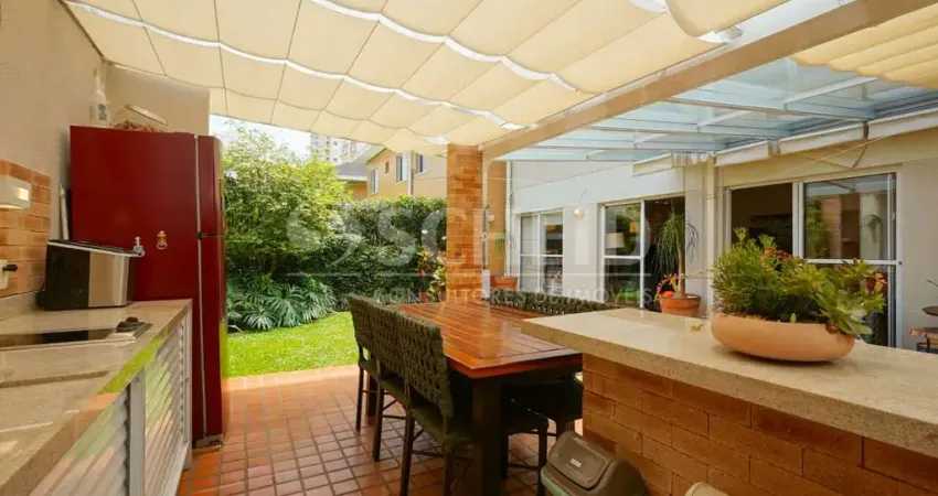 Casa de condomínio porteira fechada, com 270m², 3 suítes, área gourmet com churrasqueira, 4 vagas