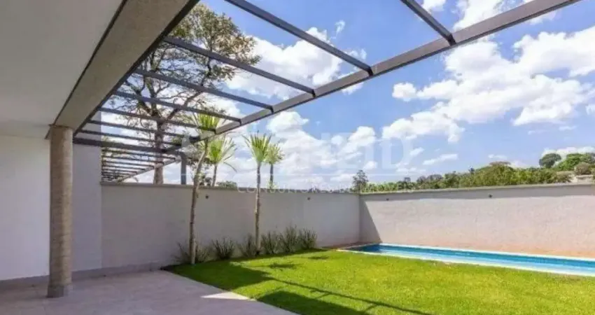 Casa de condomínio nova com armários e piscina alto da boa vista !