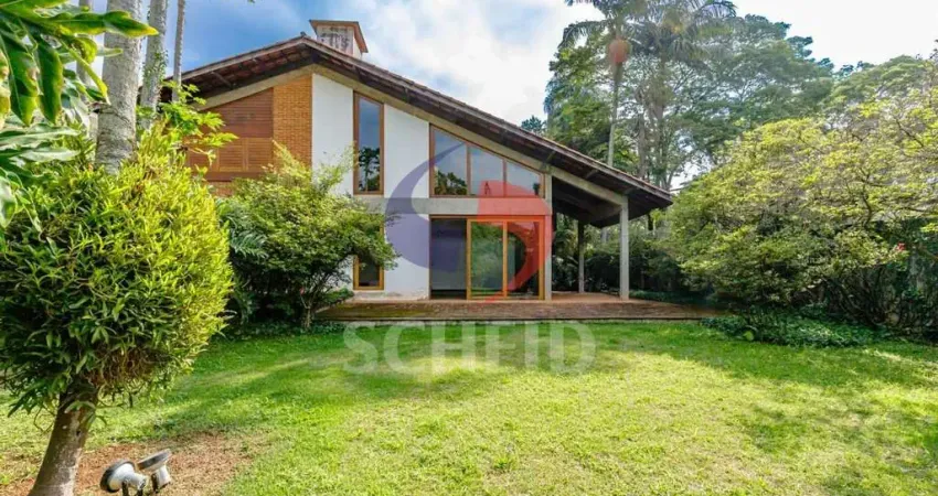 Casa para locação com 5 quartos, 2 suítes, lareira, muito jardim, 3 vagas de garagem
