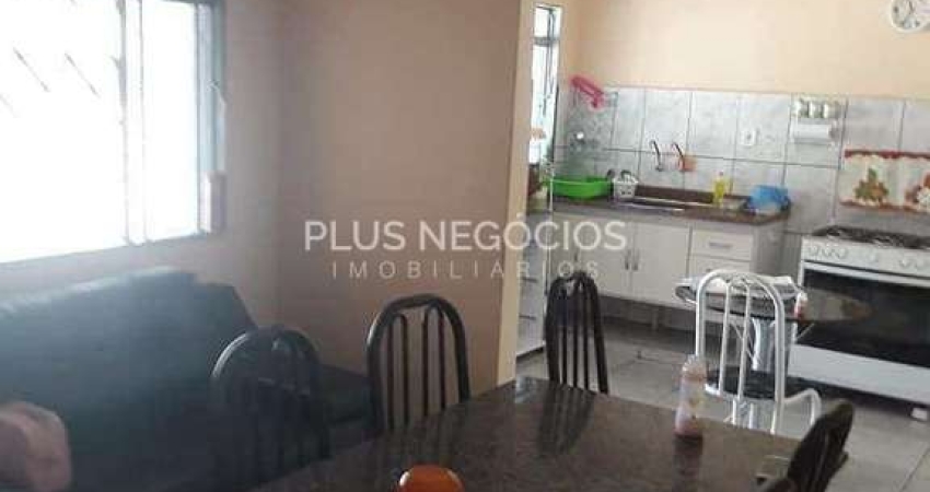 Ampla Casa com 3 Dormitórios, 2 Banheiros e 300m² de Área Útil à Venda no Bairro Vila Fiori, Soroca