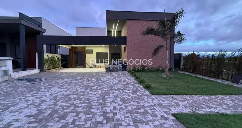 Casa à venda, Vila Martins, Itu, SP  Localizada no exclusivo Condomínio Alphaville Castelo