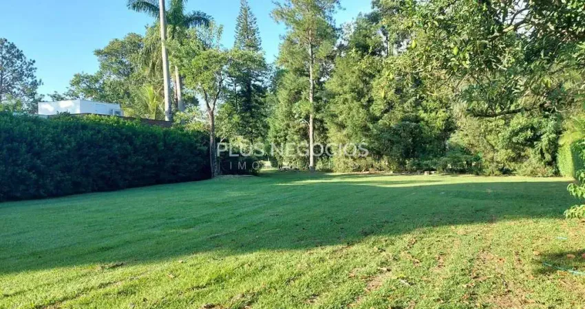 Lindo terreno a venda no condominio Lago Azul Golfe clube, planissimo, fundo para o campo de golfe,