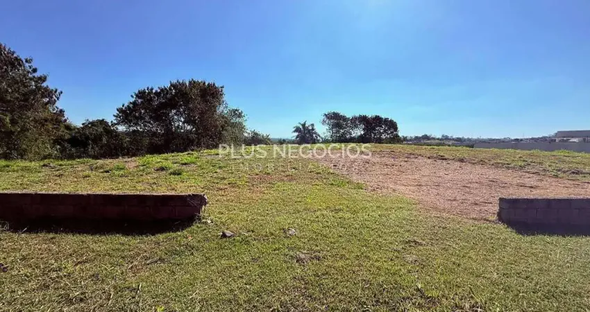 Terreno à venda, 1000 metros Vila Toscana, condomínio bem exclusivo, próximo ao Campolim.