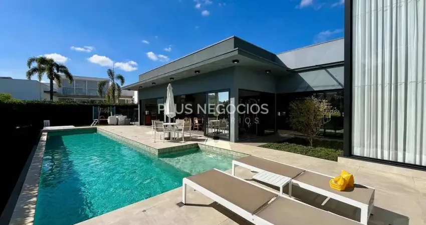 Casa de Alto Padrão à Venda no Condomínio Lago Azul Golfe Clube – 4 Suítes, Cinema, Piscina e Lazer