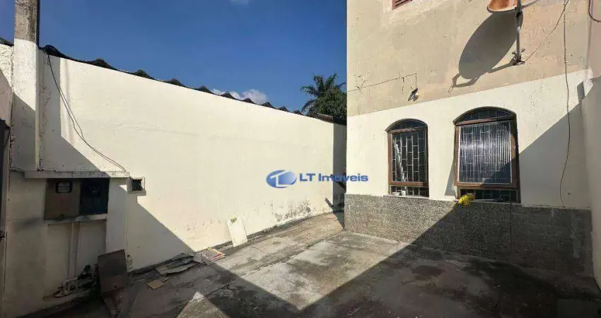 Sobrado com 3 dormitórios para alugar, 120 m² por R$ 2.580,00/mês - Jardim Jacinto - Jacareí/SP