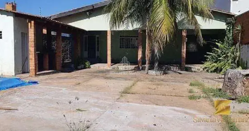 Casa à Venda com 03 quartos sendo 02 suítes. Localizado no Bairro Chácara dos Pinheiros em Cuiabá-M