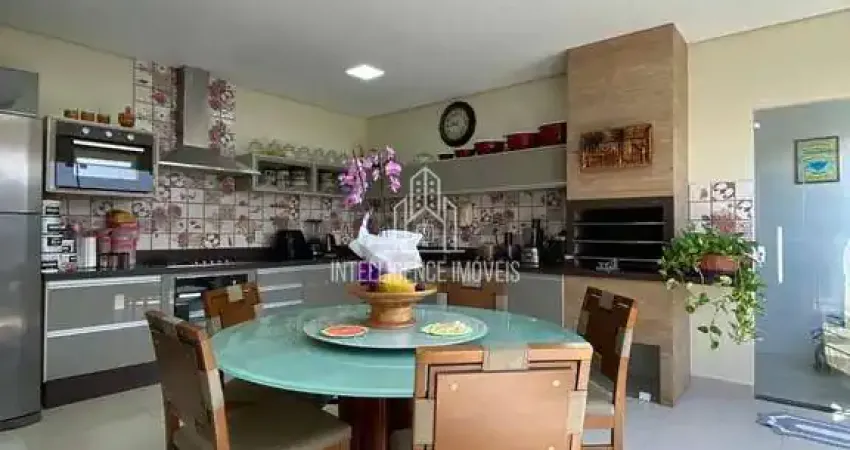 Casa à venda no Condomínio Rio Cuiabá com 03 Quartos sendo 01 Suíte, móveis planejados e cozinha co