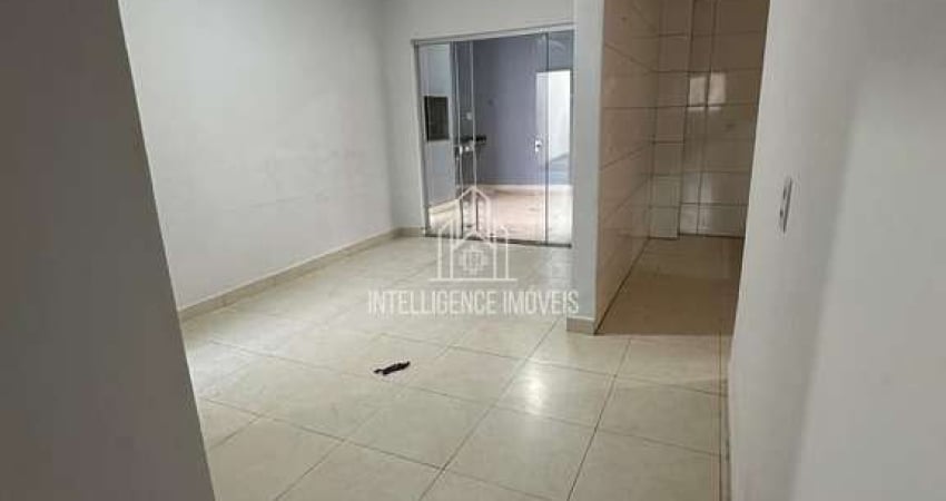 Casa à venda com 3 quartos sendo 1 suíte, 2 vagas de garagem, sol da manhã, Condomínio Brisas da Ch