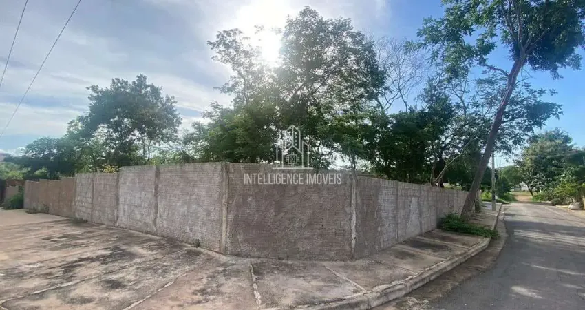 Terreno à venda no bairro Santa Rosa, três terrenos juntos com área total de 1260m², próximo ao Sho