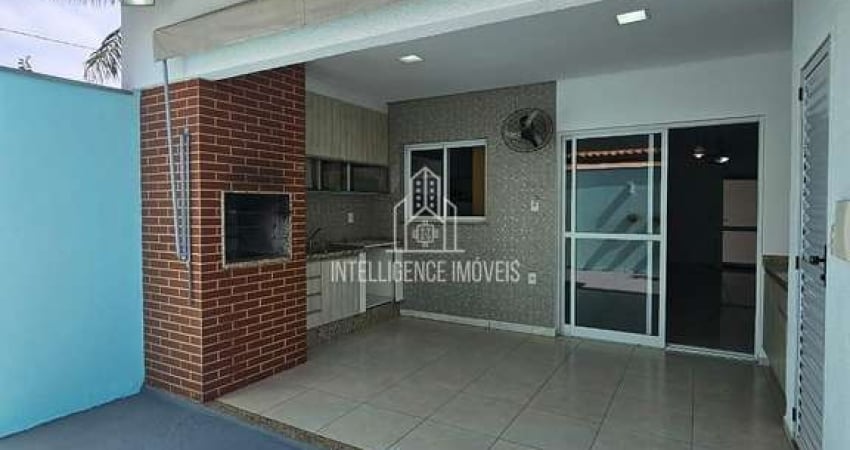 Casa em condomínio á venda com 3 quartos sendo 1 suíte, completa de planejados, espaço gourmet equi