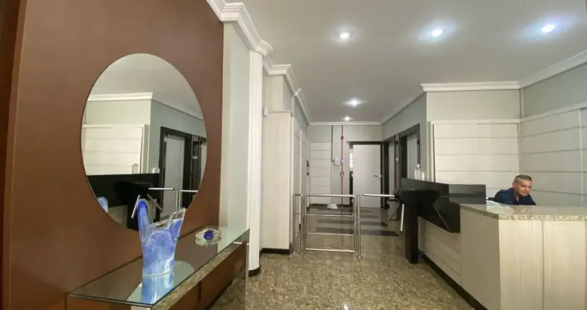 No cento, Sala Comercial com 2 vagas de garagens, para aluguel e venda!