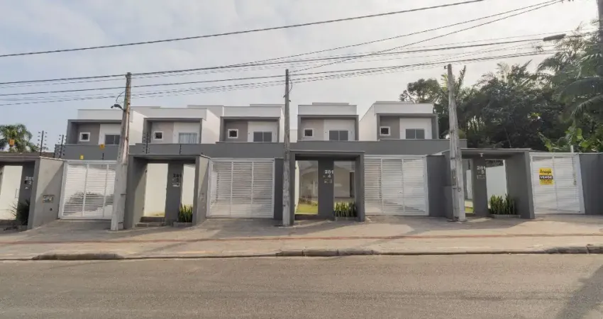 Ótimo sobrado geminado pronto pra morar com 1 suíte mais 2 quartos à venda no bairro Bom Retiro em Joinville