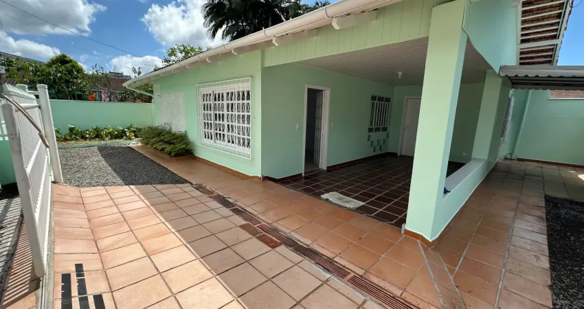 Casa em alvenaria a venda com 2 quartos, jardim no bairro bucarein e joinville sc