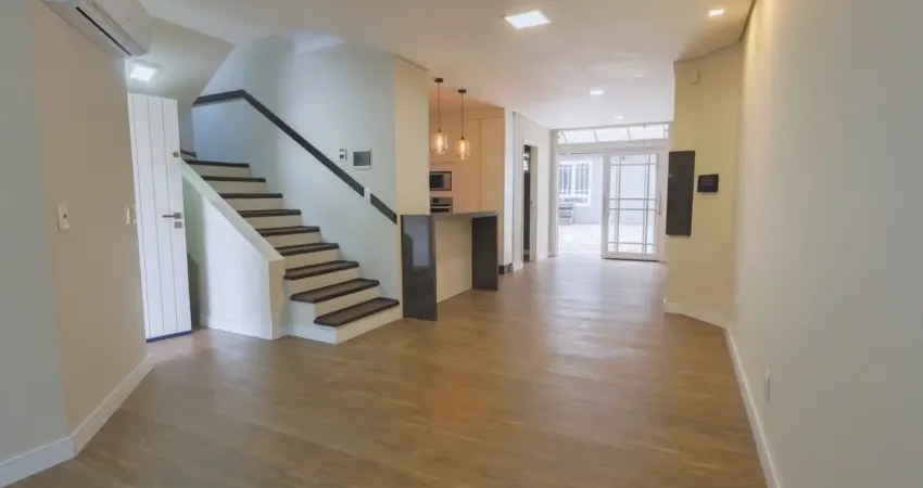 Lindo esperando por você !sobrado geminado semi mobilado com 1 suíte(s) mais 2 quarto(s) à venda no bairro glória em joinville-sc