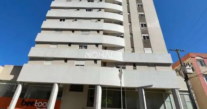 Apartamento andar alto, com 3 quartos sendo 1 suíte no Edifício Victor Hugo