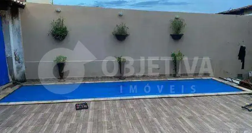 Casa com 4 quartos para alugar no Pampulha, Uberlândia 