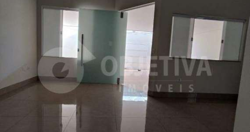 Excelente casa nova no Bairro Umuarama em Uberlândia