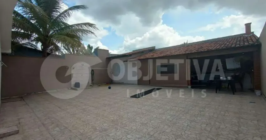Ótima casa na melhor localização do bairro Santa Mônica
