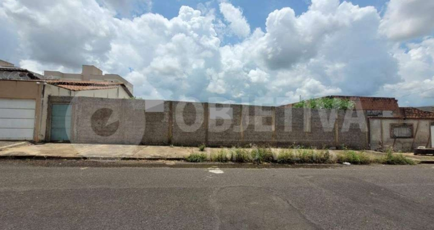 Terreno à venda no Conjunto Segismundo Pereira, Uberlândia 