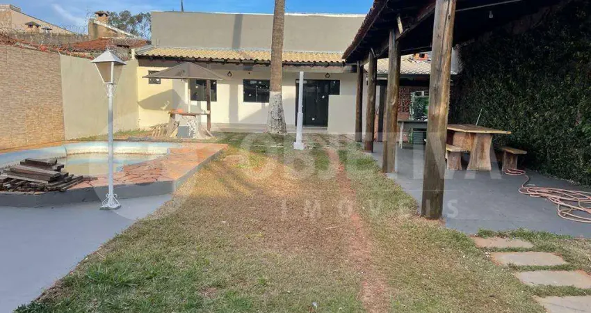 Excelente casa recém reformada no Bairro Alto Umuarama em Uberlândia