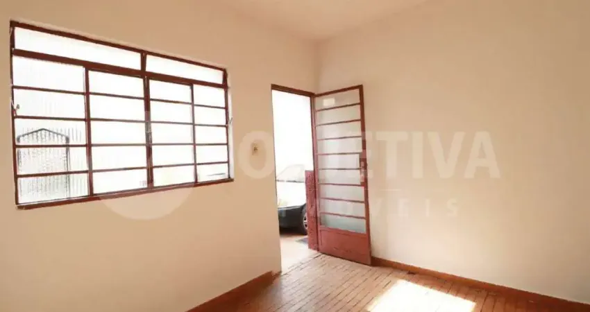 Ótima casa com característica mista na região Bairro Nossa Senhora Aparecida em Uberlândia
