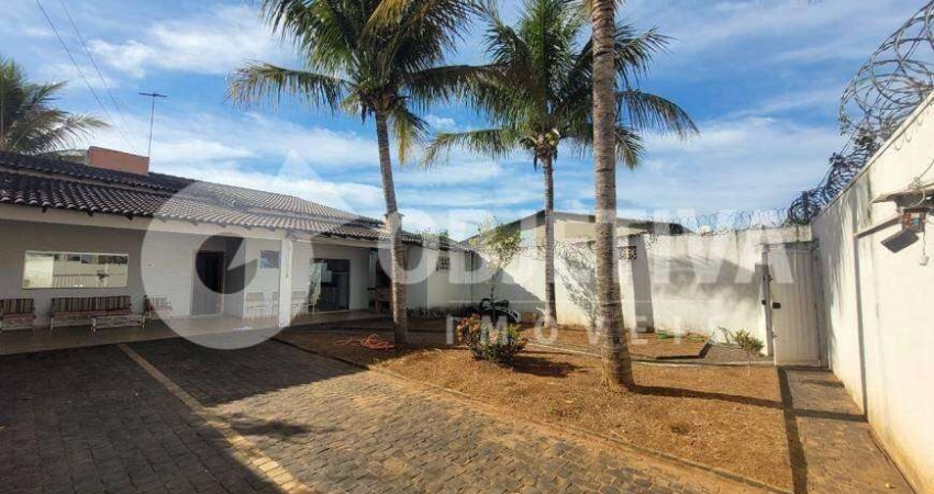 Casa dos Sonhos: Excelente Residência A Venda no Bairro Tubalina em Uberlândia, com Localização Privilegiada e Amplo Espaço!