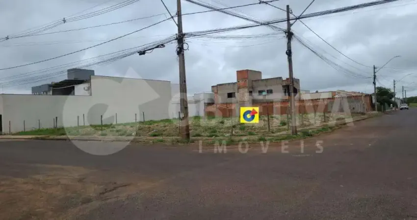 Excelente área de esquina A Venda no Bairro Novo Mundo em Uberlândia