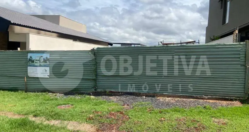 Excelente lote de gaveta a venda no condomínio fechado de alto padrão Tamboré Uberlândia
