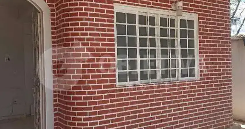 Casa para aluguel, 3 quartos, 2 suítes, 1 vaga, SANTA MONICA - UBERLANDIA/MG