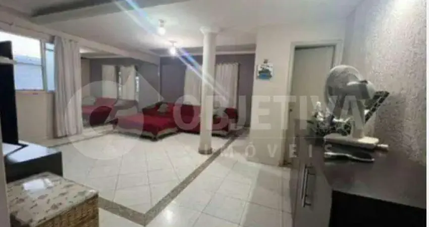 Casa à venda, 6 quartos, 3 suítes, 4 vagas, OSVALDO REZENDE - UBERLANDIA/MG