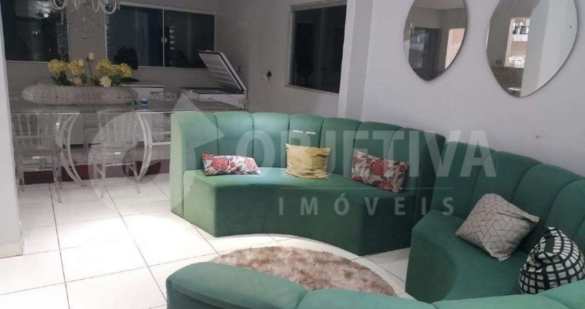 Casa à venda, 3 quartos, 1 suíte, 4 vagas, SANTA MONICA - UBERLANDIA/MG