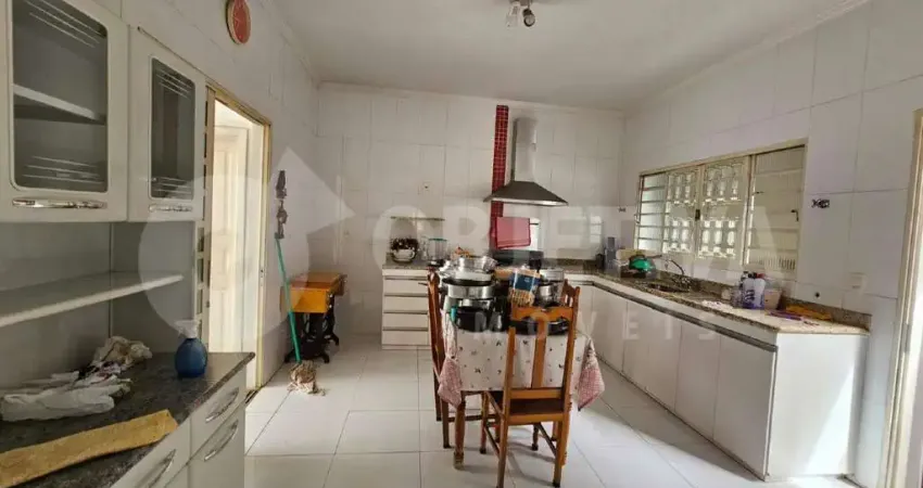 Casa à venda, 4 quartos, 1 suíte, 6 vagas, MARTINS - UBERLANDIA/MG