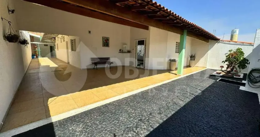 Excelente casa disponível para aluguel no bairro Santa Mônica em Uberlândia