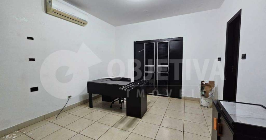 Casa para aluguel, 3 quartos, 1 suíte, 1 vaga, SARAIVA - UBERLANDIA/MG