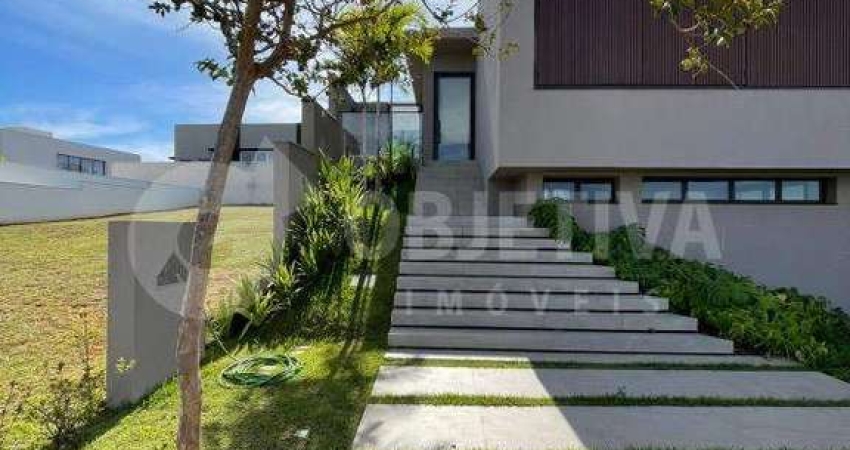 Espetacular casa nova disponível no luxuoso condomínio Alphaville 1 em Uberlândia