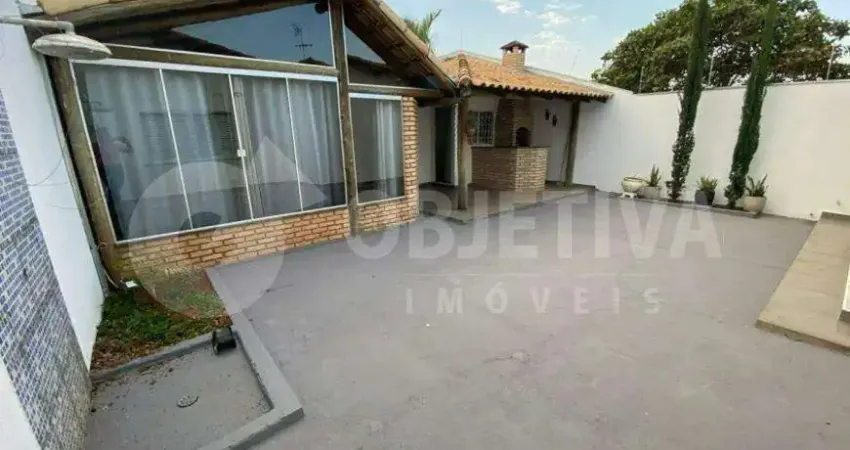 Casa para aluguel, 3 quartos, 3 suítes, 4 vagas, jardim karaiba - uberlandia/mg