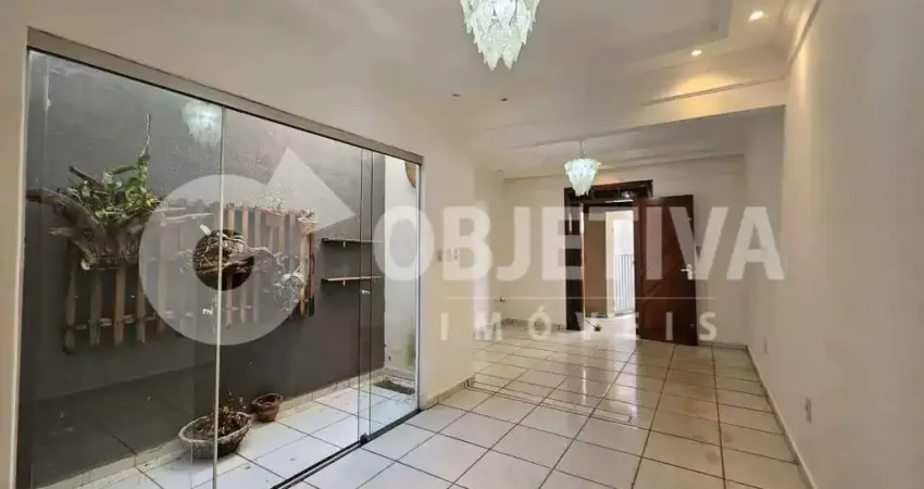 Casa para aluguel, 3 quartos, 1 suíte, 2 vagas, alto umuarama - uberlandia/mg