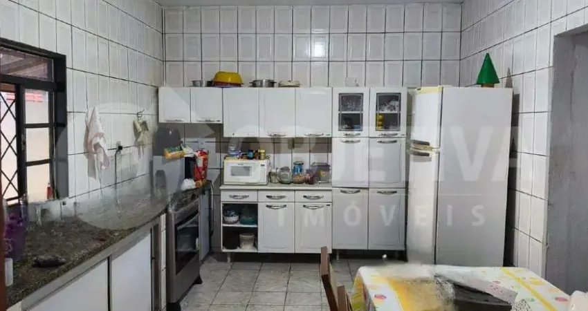 Casa à venda, 4 quartos, 1 suíte, 2 vagas, ACLIMACAO - UBERLANDIA/MG